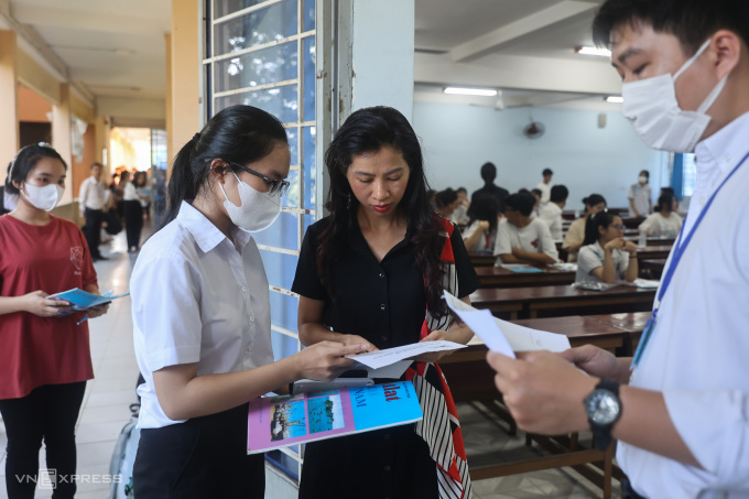 CƠN SỐT IELTS VÀ CUỘC ĐUA VÀO ĐẠI HỌC