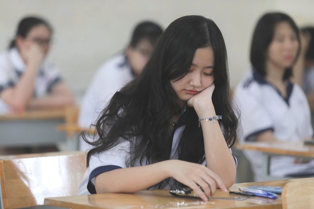QUY ĐỔI ĐIỂM XÉT TUYỂN ĐẠI HỌC 2025: VÌ SAO ĐANG TRỞ THÀNH MA TRẬN HỖ LOẠN?