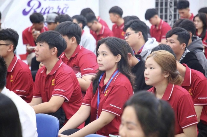 BẤT NGỜ VỚI LƯỢNG THÍ SINH ĐĂNG KÝ NGUYỆN VỌNG VÀO TRƯỜNG CAO ĐẲNG