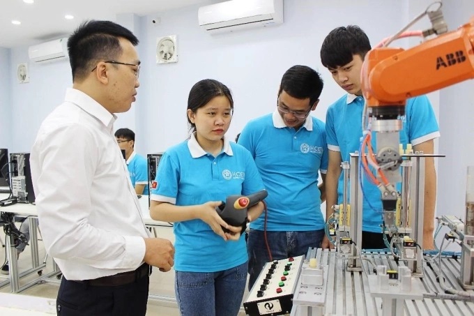 TRUNG HỌC NGHỀ CÓ THỂ LÀ "LỐI THOÁT" CHO ÁP LỰC THI LỚP 10