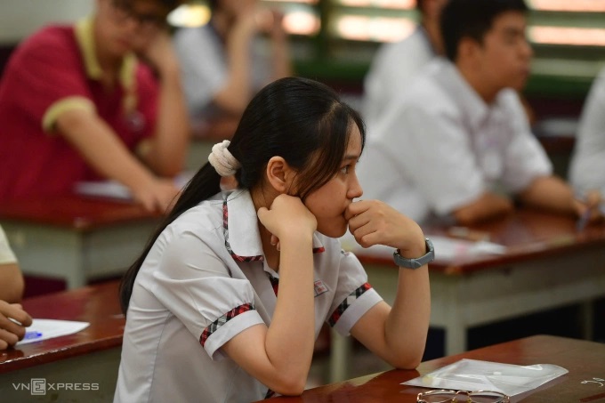 HƠN 50 ĐẠI HỌC SIẾT CHẶT HOẶC DỪNG XÉT HỌC BẠ