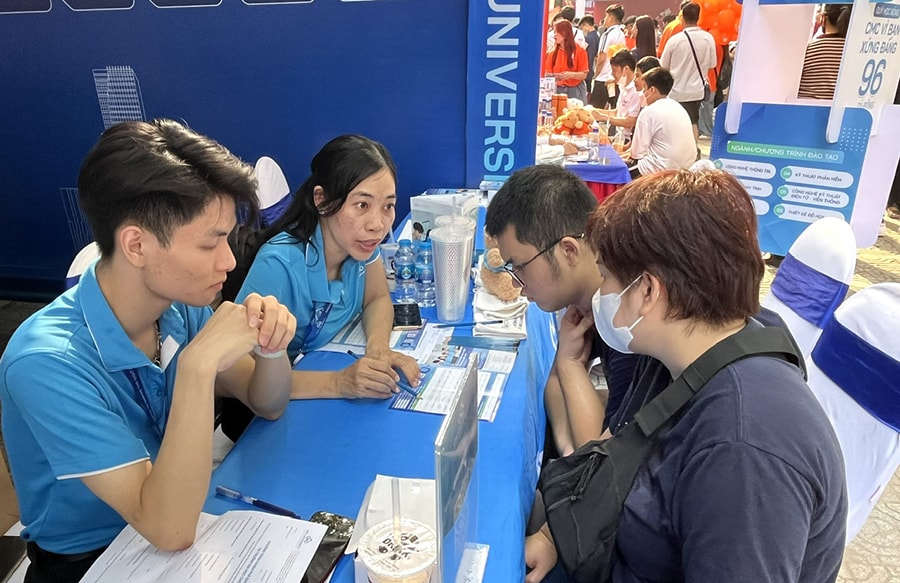 SIẾT ĐIỀU KIỆN, TĂNG TRÁCH NHIỆM LỰA CHỌN CỦA THÍ SINH