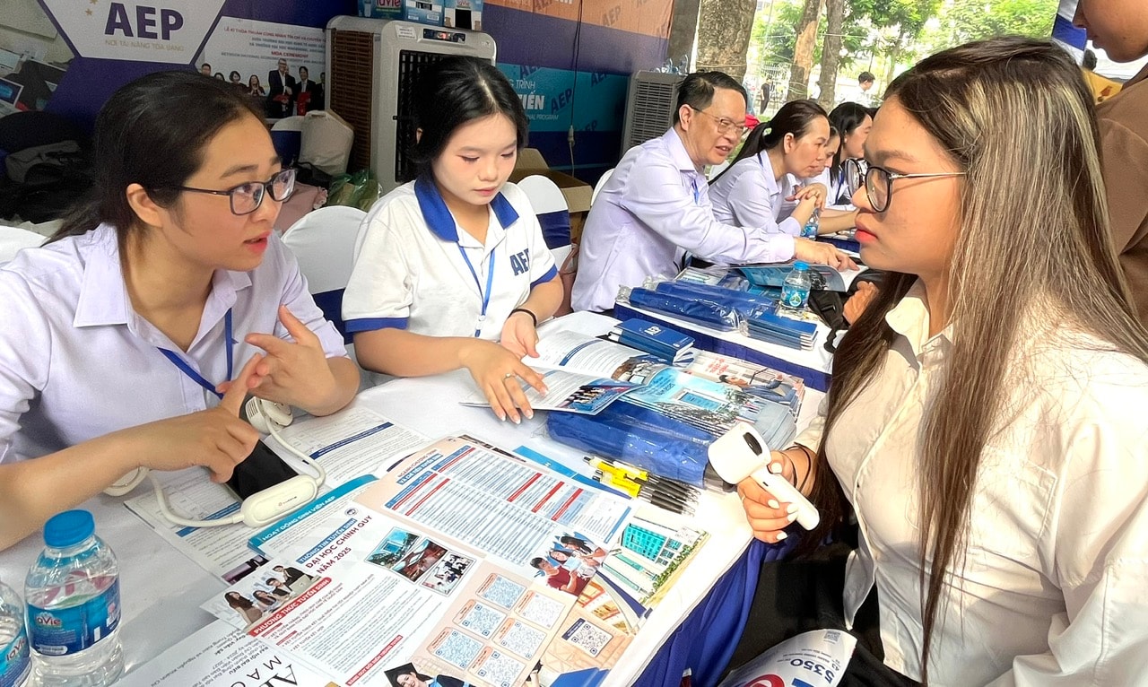 VÌ SAO XÉT TUYỂN HỌC BẠ ĐỂ VÀO ĐẠI HỌC PHẢI ĐAT 16 ĐIỂM?