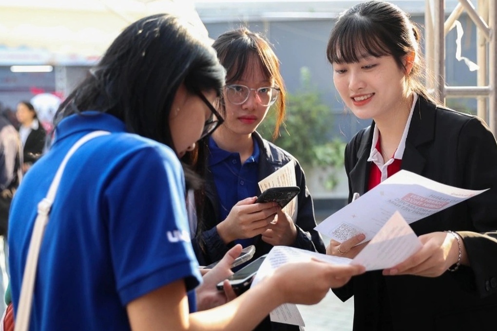 LOẠT ĐẠI HỌC TĂNG HỌC PHÍ 5-10%