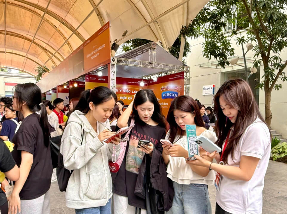 ĐỔ XÔ CHỌN NGÀNH "HOT", THÍ SINH CHỊU ÁP LỰC LỚN