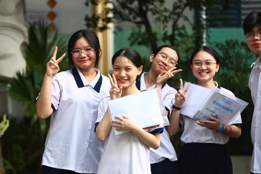 THI TỐT NGHIỆP THPT 2026: VÌ SAO TỈ LỆ THÍ SINH MIỄN THI NGOẠI NGỮ THẤP?